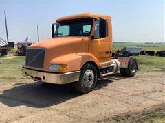 1999 Volvo VN42T S/A Truck Tractor 