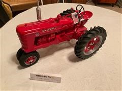 Farmall MD Diesel 1/8th Scale Toy Tractor 