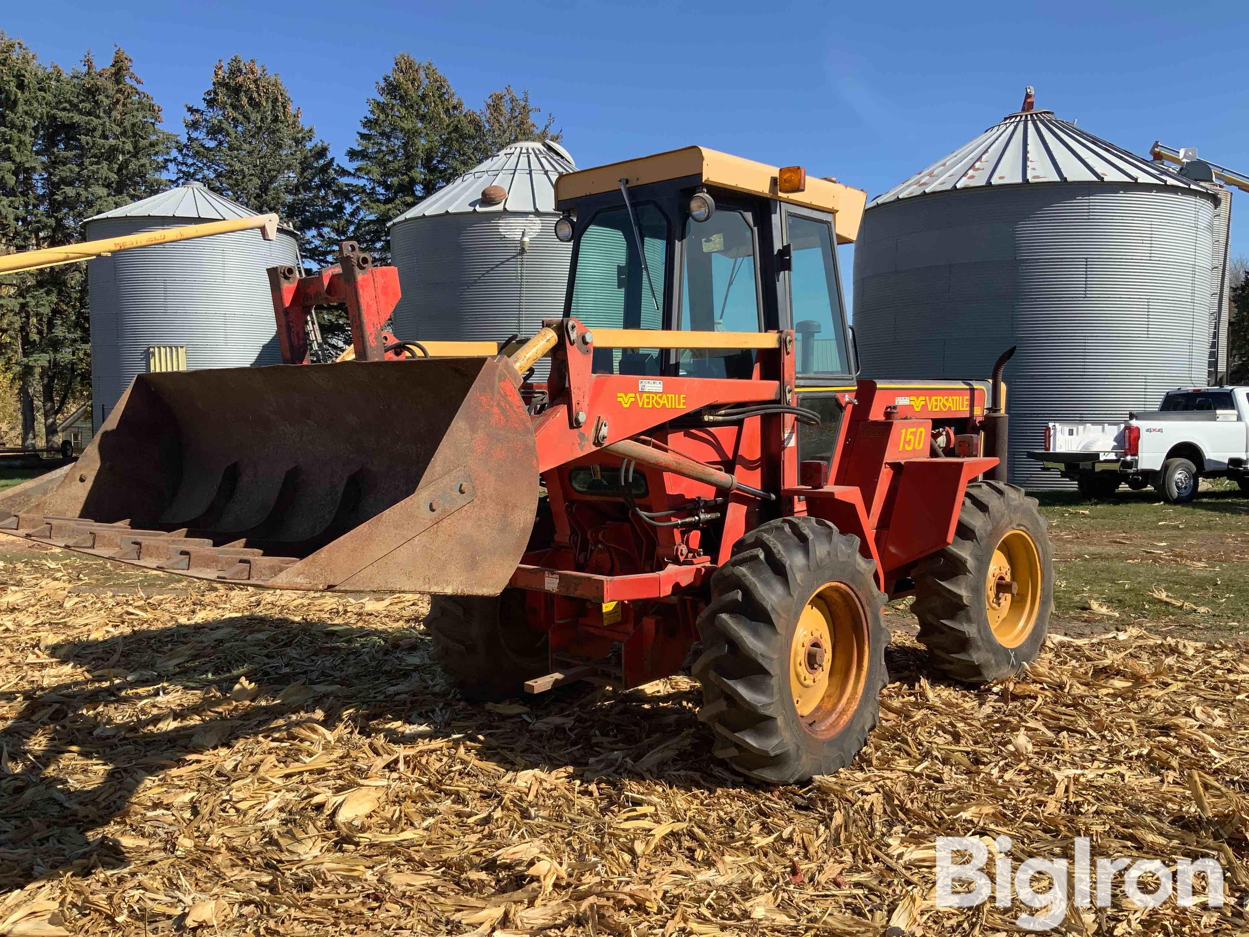 1981 Versatile 150 Series 2 4WD Bi-Directional Tractor W/Loader & Grapple 