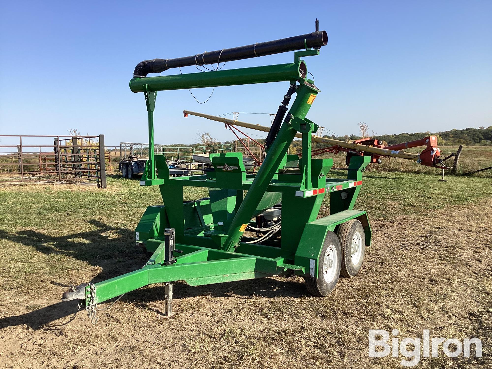 Hitch Doc Travi Seed Cart Bulk Seed Tender 