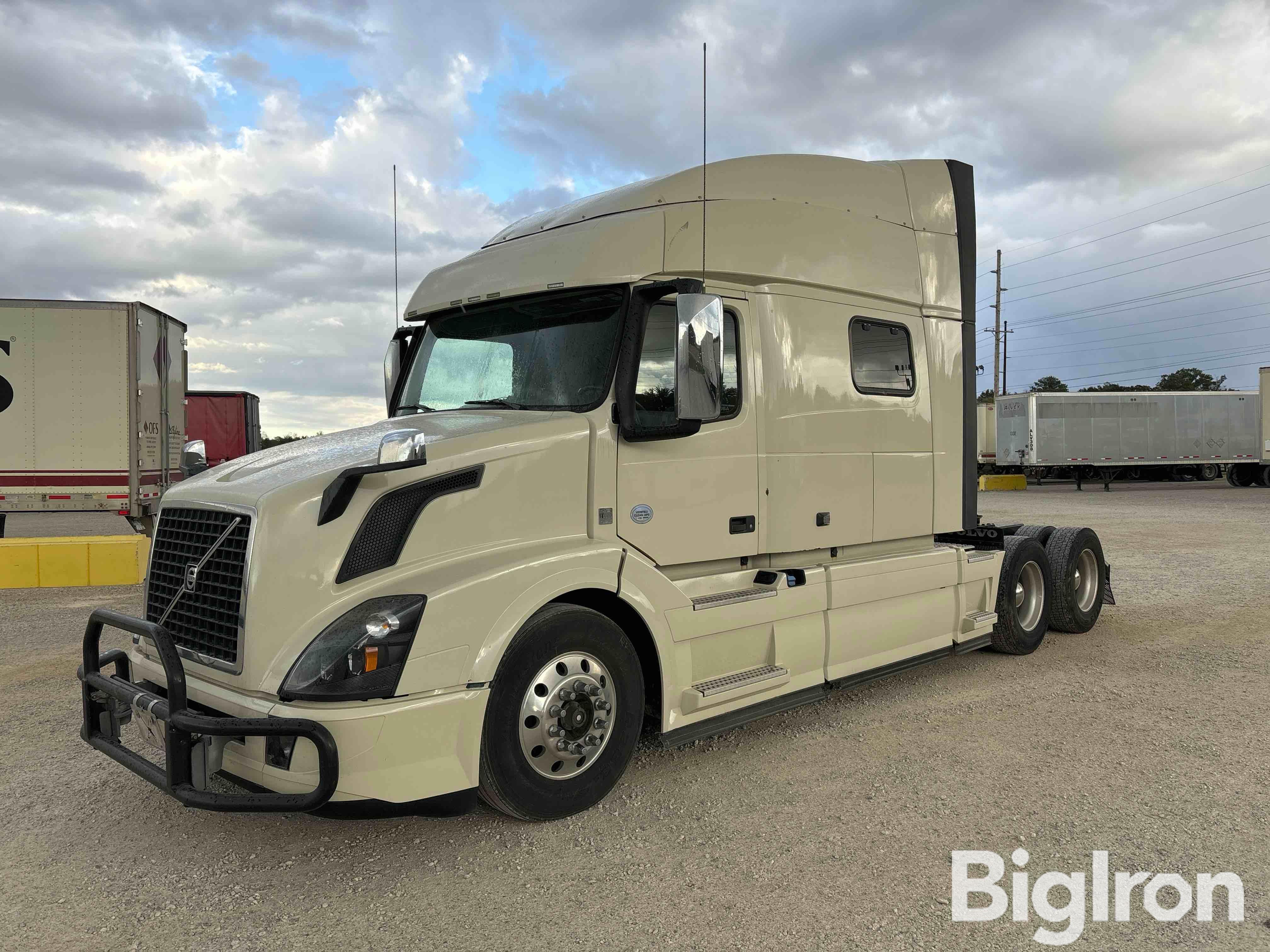 2017 Volvo VNL T/A Sleeper Truck Tractor 