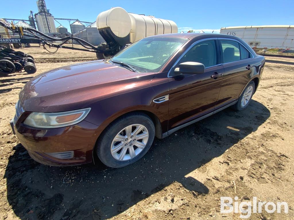 2010 Ford Taurus SE 4-Door Sedan 