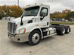 2014 Freightliner Cascadia 113 T/A Truck Tractor 