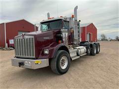 2009 Kenworth T800 Tri/A Day Cab Truck Tractor 