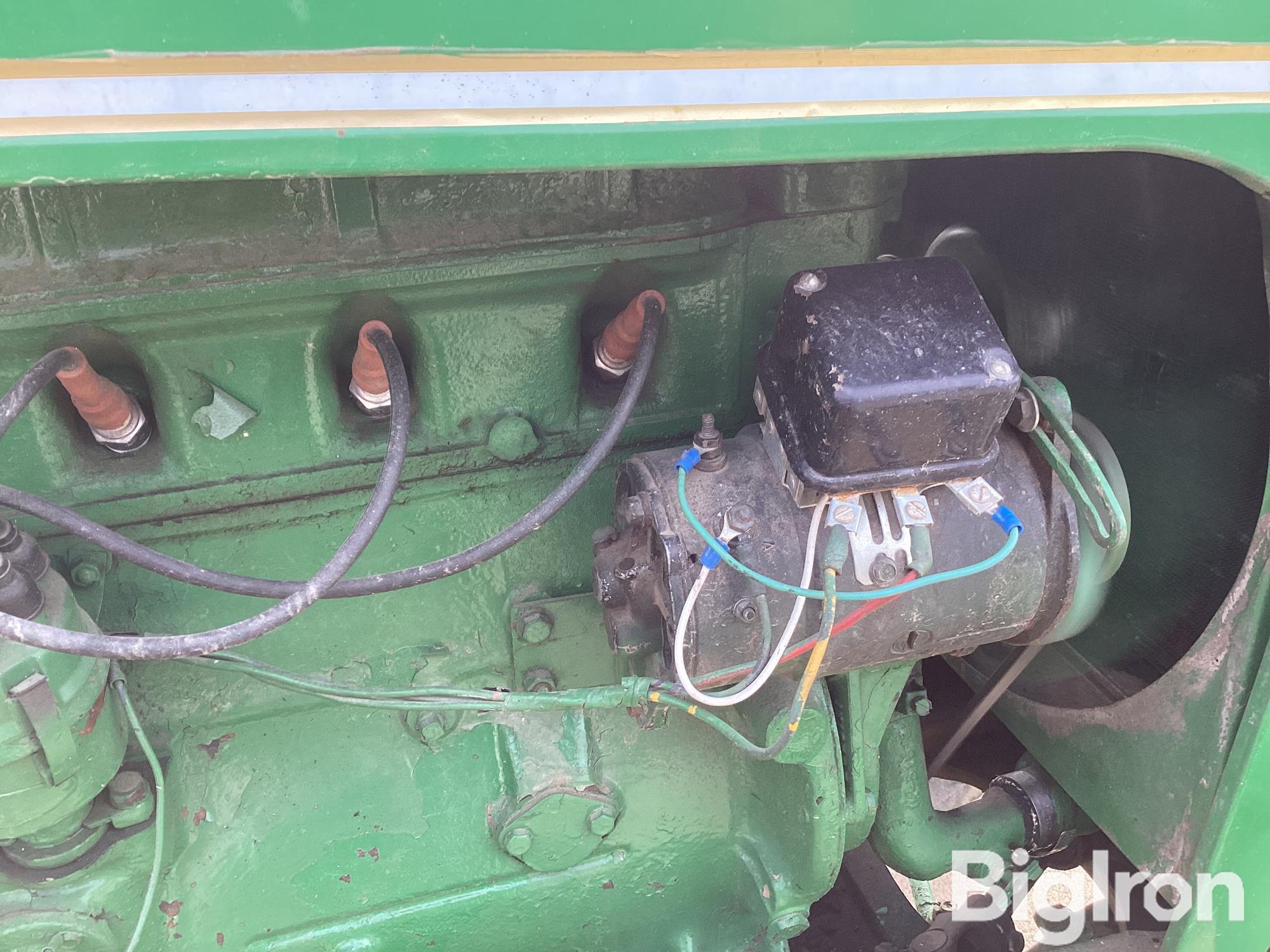 items/62010a6dc78cef1195f6002248918839/oliver7702wdtractor-8_40078ac891524793b42ce2f7a4bc059a.jpg