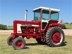 1965 Farmall 806 2WD Tractor 