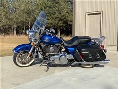2009 Harley Davidson FLHRC Road King Classic Motorcycle 