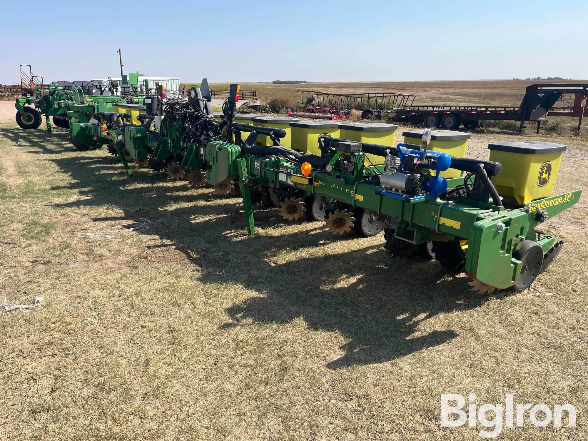 John Deere 1710 MaxEmerge XP 12R30 Planter 