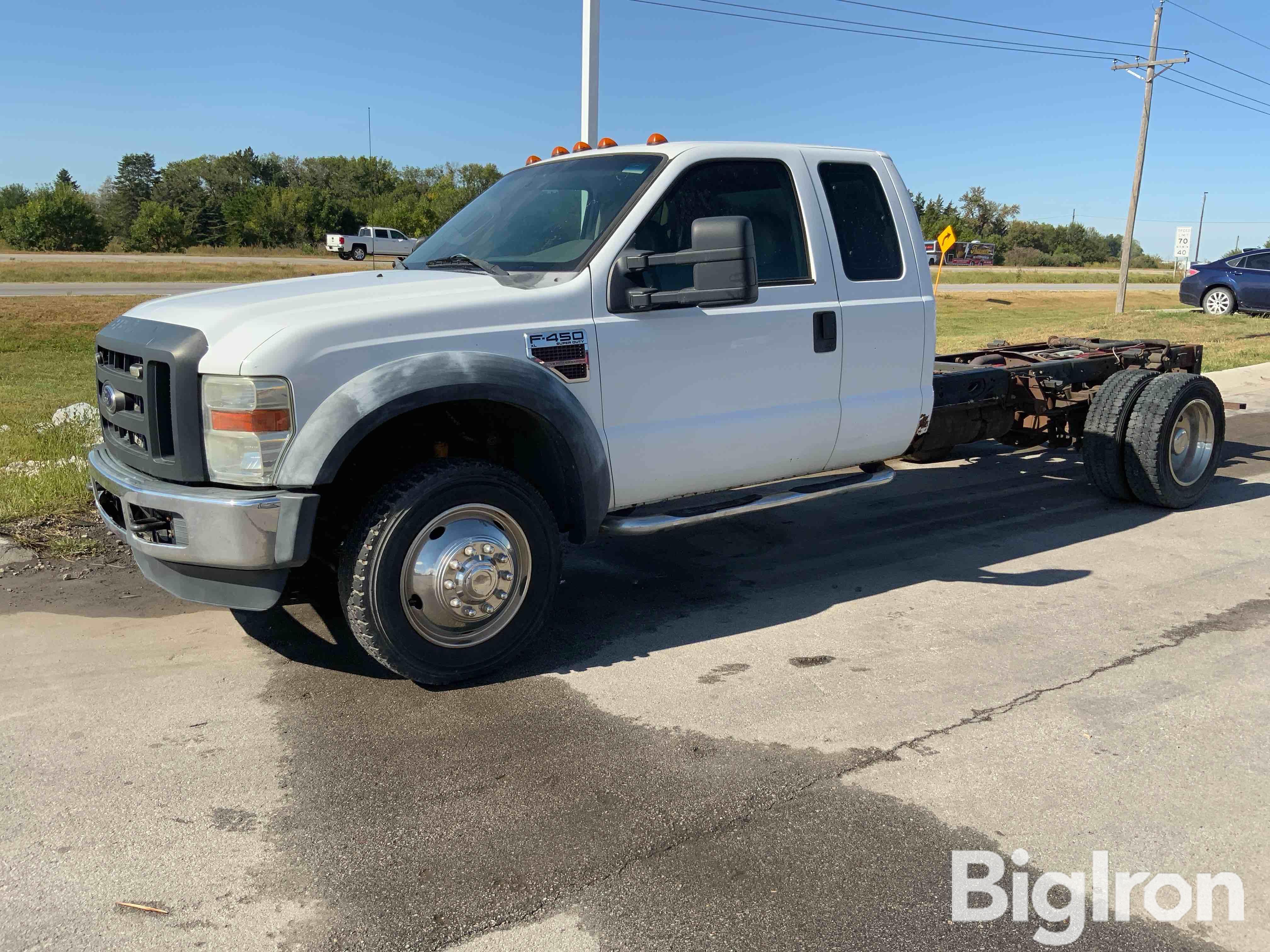 2008 Ford F450 XL Super Duty 2WD Extended Cab & Chassis 