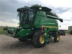 2001 John Deere 9550 Combine 