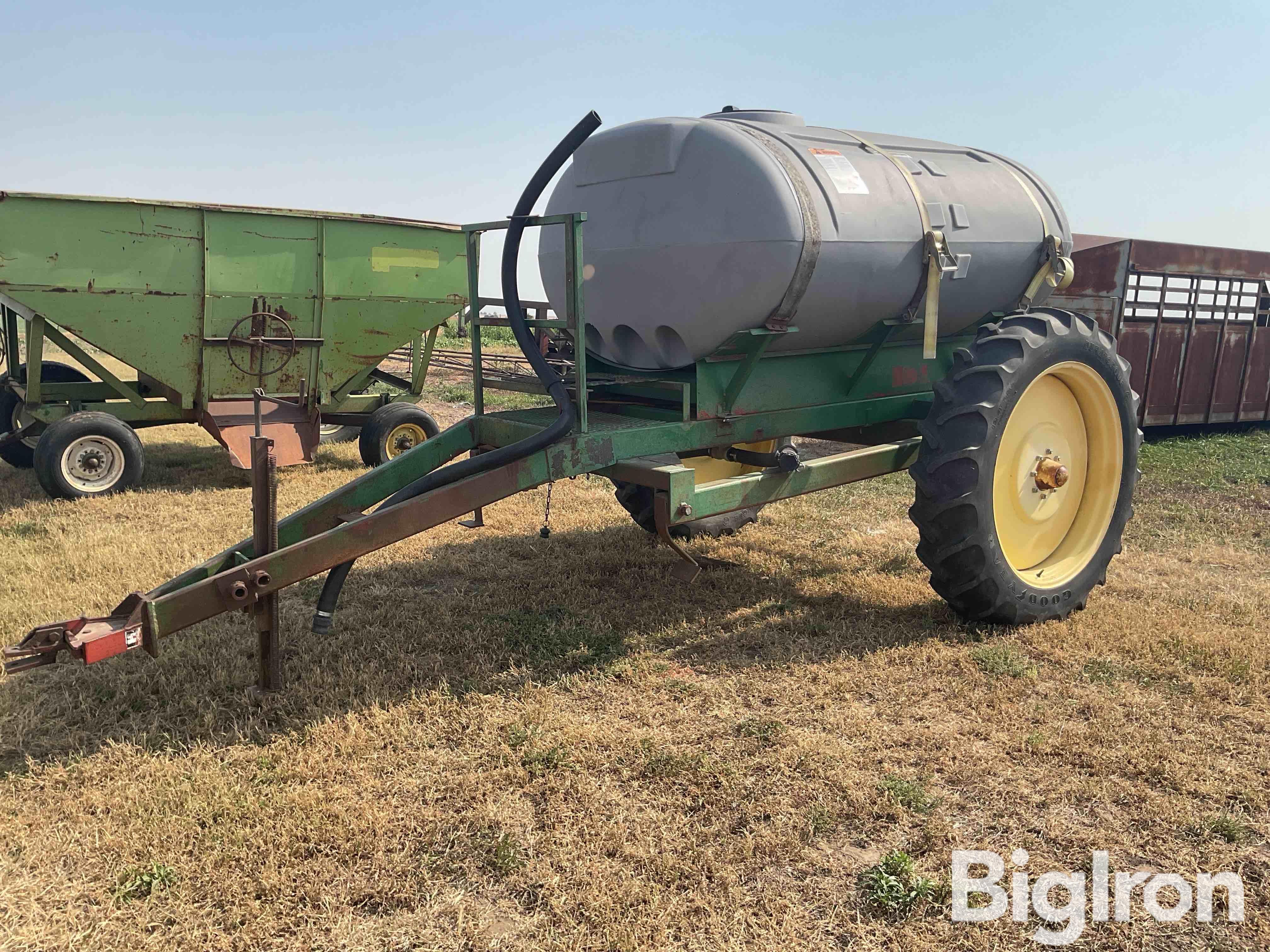 Shop Built S/A Nurse Trailer W/Snyder 850-Gallon Tank 