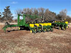 John Deere 7200 Max Emerge 2 16R30” Planter 