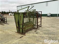 Powder River Cattle Chute w/ Palpation Gate 