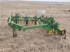 John Deere 725 Cultivator 