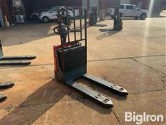 Toyota 8HBW23 Pallet Jack 