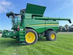 2016 John Deere S670 4WD Combine 