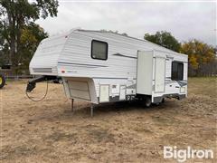 2004 Fleetwood Terry 26’ 5th Wheel Travel Trailer 