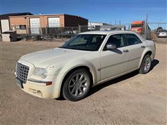 2005 Chrysler 300C 4-Door Sedan 