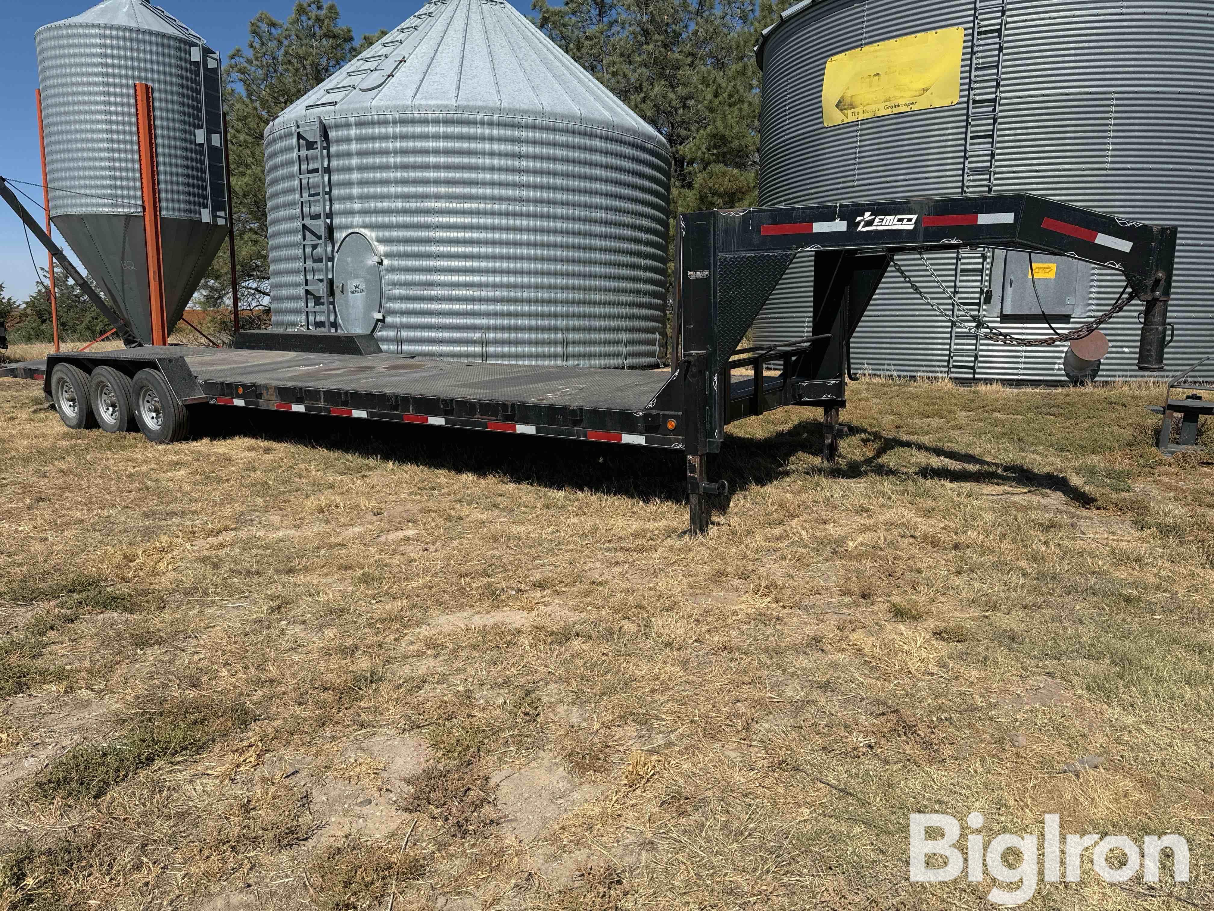 2005 Temco 40' Tri/A Gooseneck Flatbed Trailer 