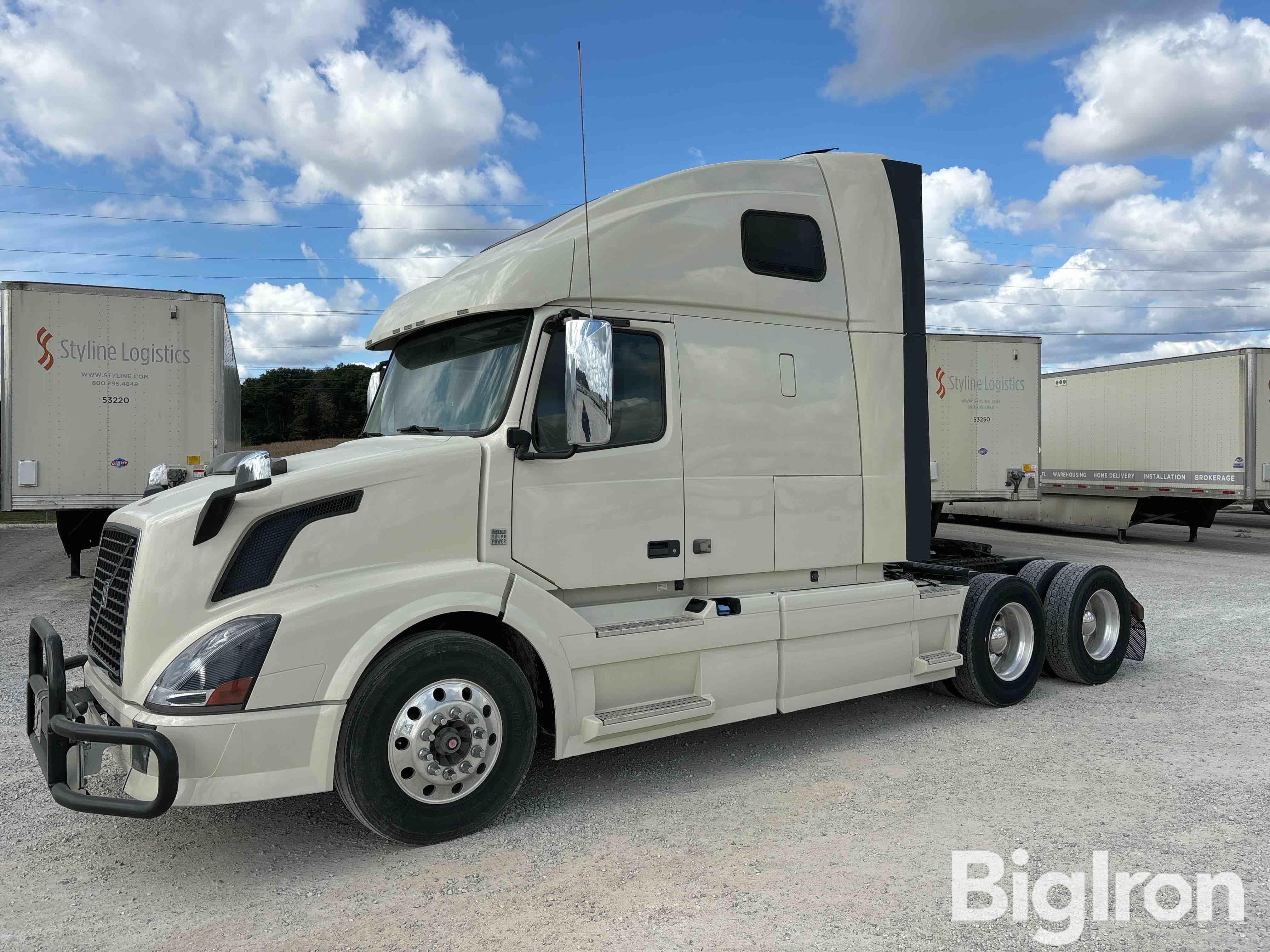 2015 Volvo VNL T/A Sleeper Truck Tractor 