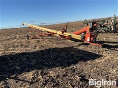 Westfield 10-61 Auger W/Swing Away Hopper 