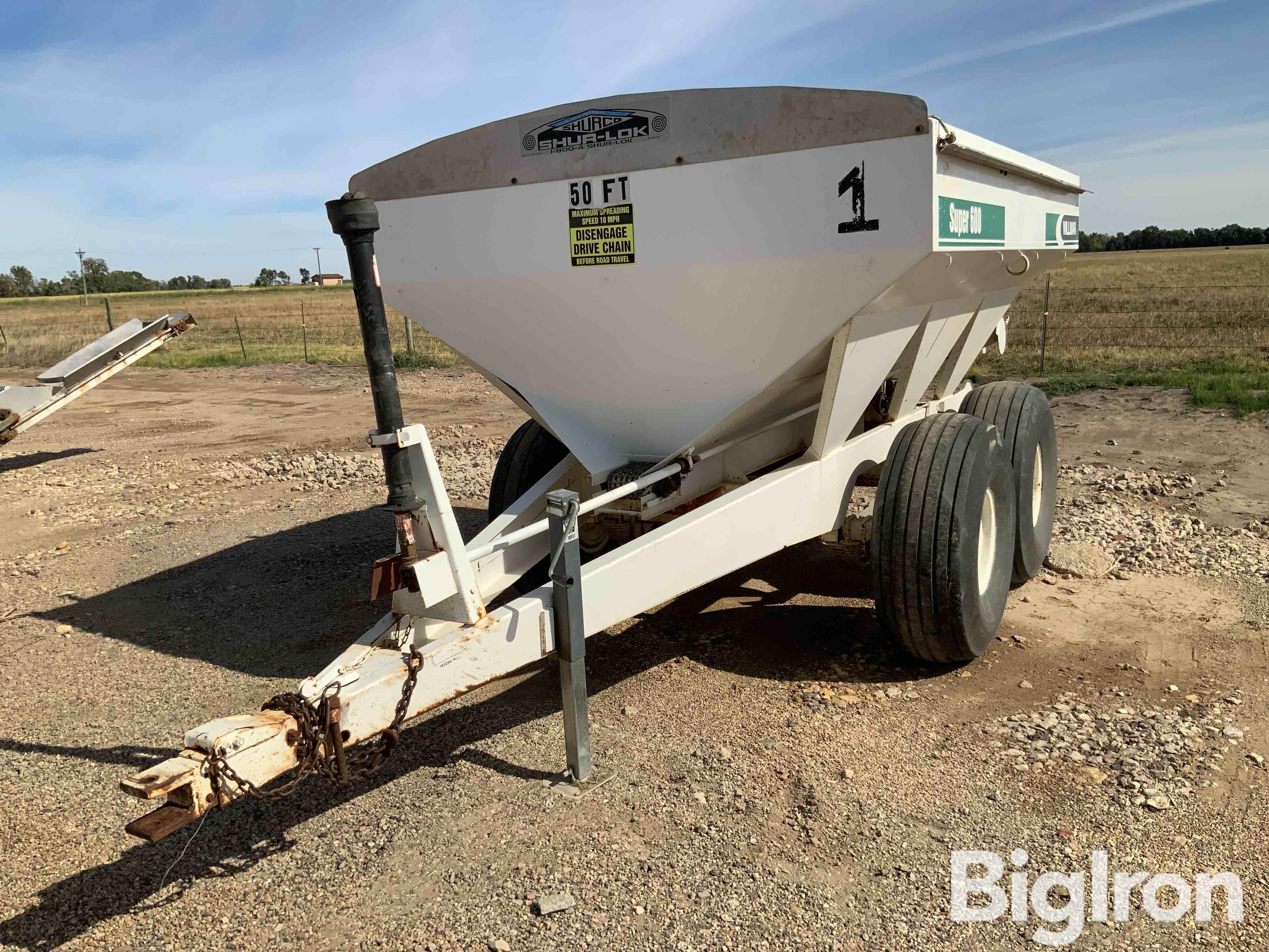 Willmar Super 600 T/A Fertilizer Spreader 