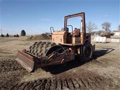 Case 602B Self-Propelled Vibratory Padfoot Compactor 