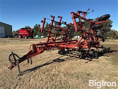 Case IH 4300 Pull-Type Field Cultivator 