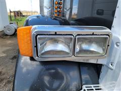 items/6d23045a1affee11a73c6045bd4ad734/2000peterbilt379daycabtrucktractor_e5036e47ed2046239c441a5879181fdd.jpg