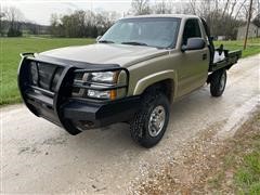 2004 Chevrolet 2500 HD 4x4 Flatbed Pickup W/Bale Bed 