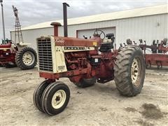 1967 Farmall 806 2WD Tractor 