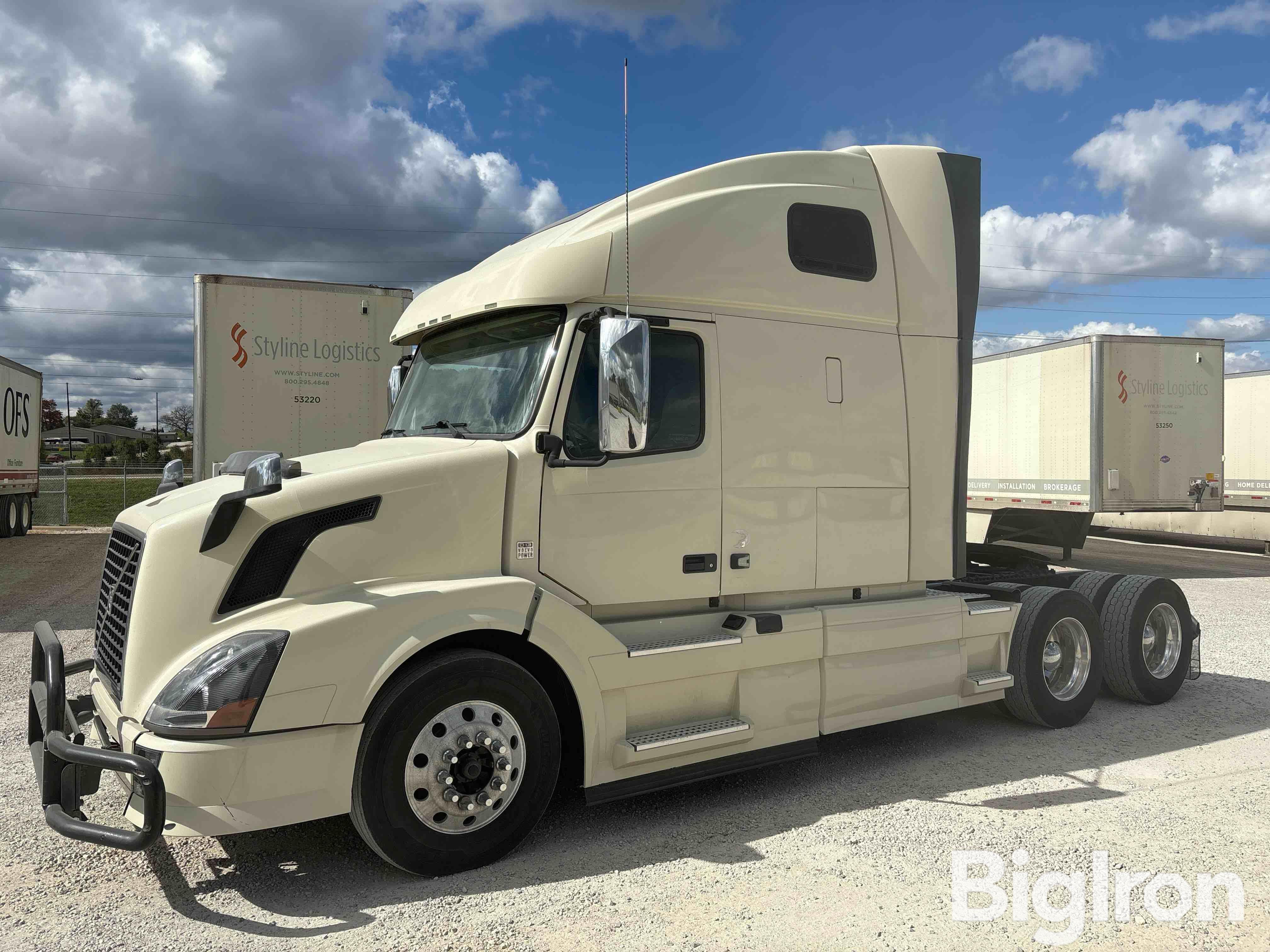 2014 Volvo VNL T/A Sleeper Truck Tractor 