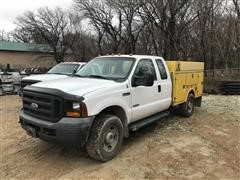 2006 Ford F350 Super Duty 4x4 Extended Cab 4-Door Service Pickup 
