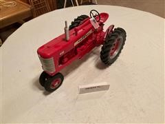 Farmall 450 1/8th Scale Toy Tractor 