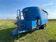 Patz 2400 Series II 950 T/A Vertical Mixer Feed Wagon 