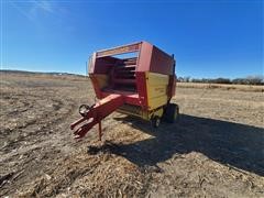 New Holland 885 Round Baler 