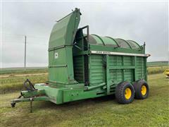 John Deere 200 Stack Wagon 