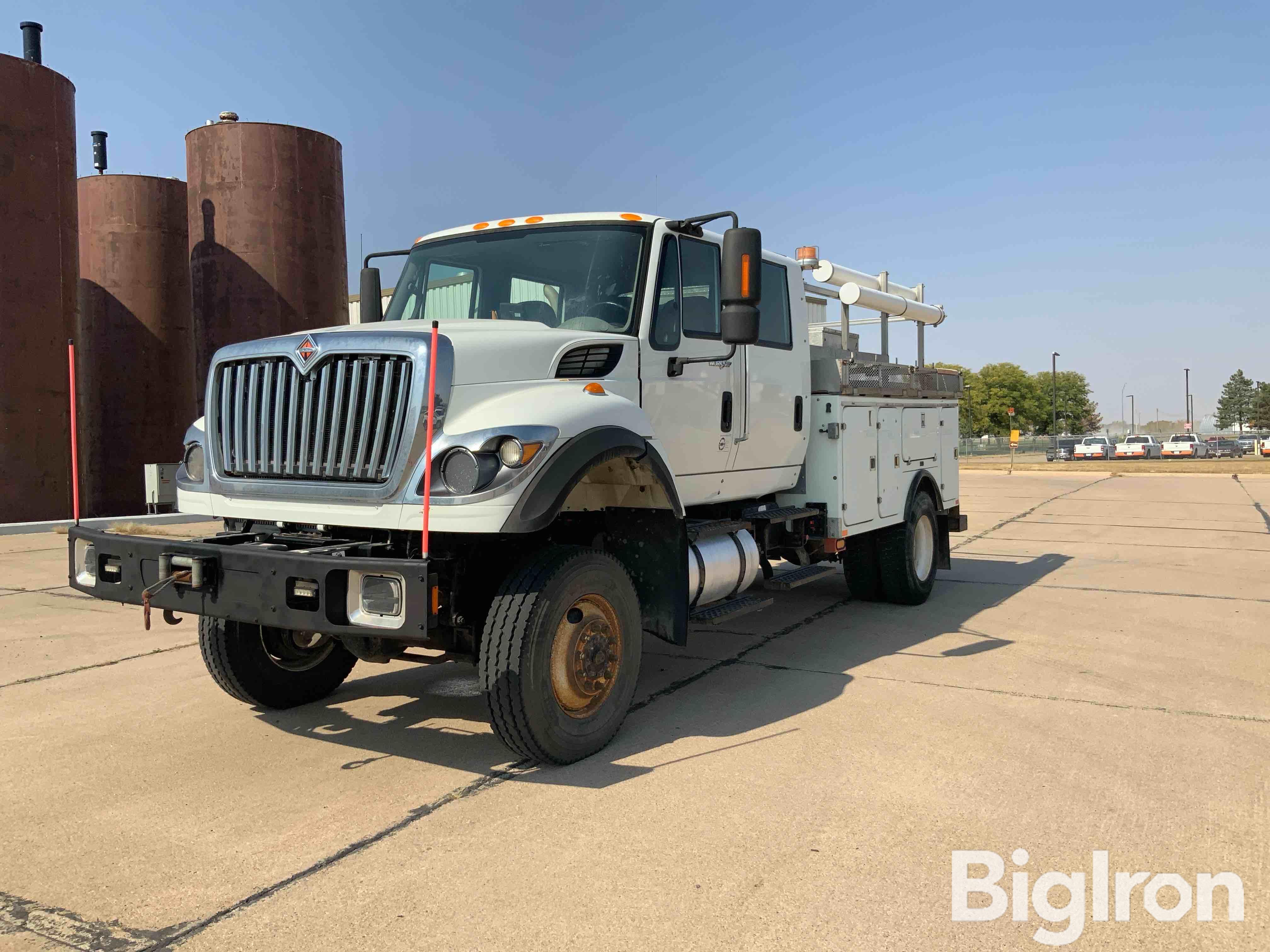 2014 International 7400 WorkStar 4x4 Crew Cab Utility Truck 