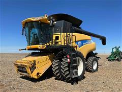 2009 New Holland CR9070 2WD Combine 