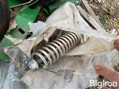 items/72c3033374fbef11a4de002248916f6f/fast-trac-closing-system-w-fertilizer-tubes-2_0d5f207c6d464e73b128a8d5b1fb61db.jpg