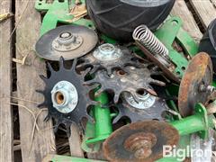 items/72c3033374fbef11a4de002248916f6f/fast-trac-closing-system-w-fertilizer-tubes-2_6dff08eb4aa3477184e56323bde31f5c.jpg