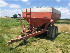 Willmar 600 Pull-Type Dry Fertilizer Spreader 