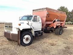 1988 Ford F800 S/A Feed Truck 
