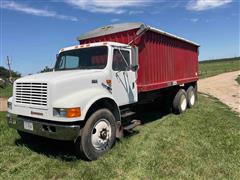 1990 International 4900 T/A Grain Truck 