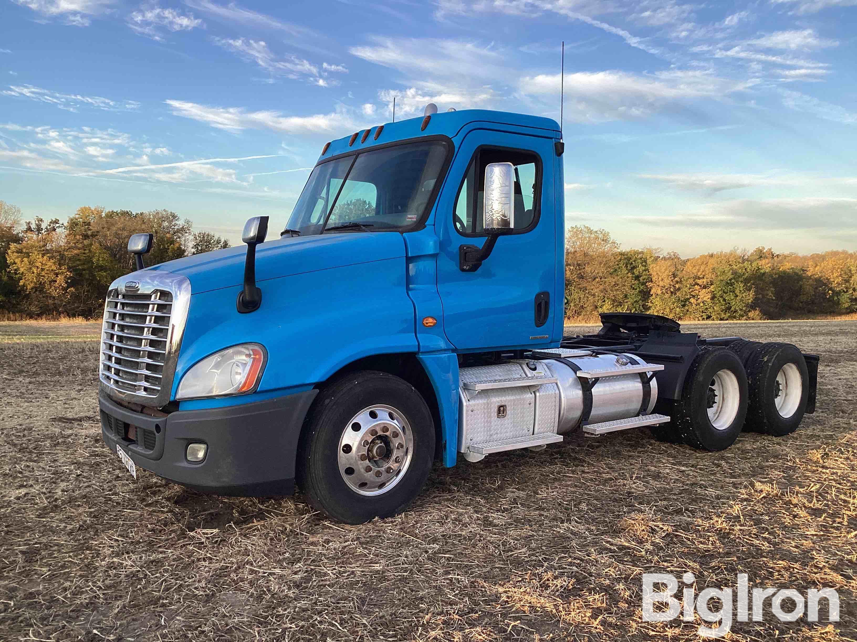 2012 Freightliner Cascadia 125 T/A Truck Tractor 