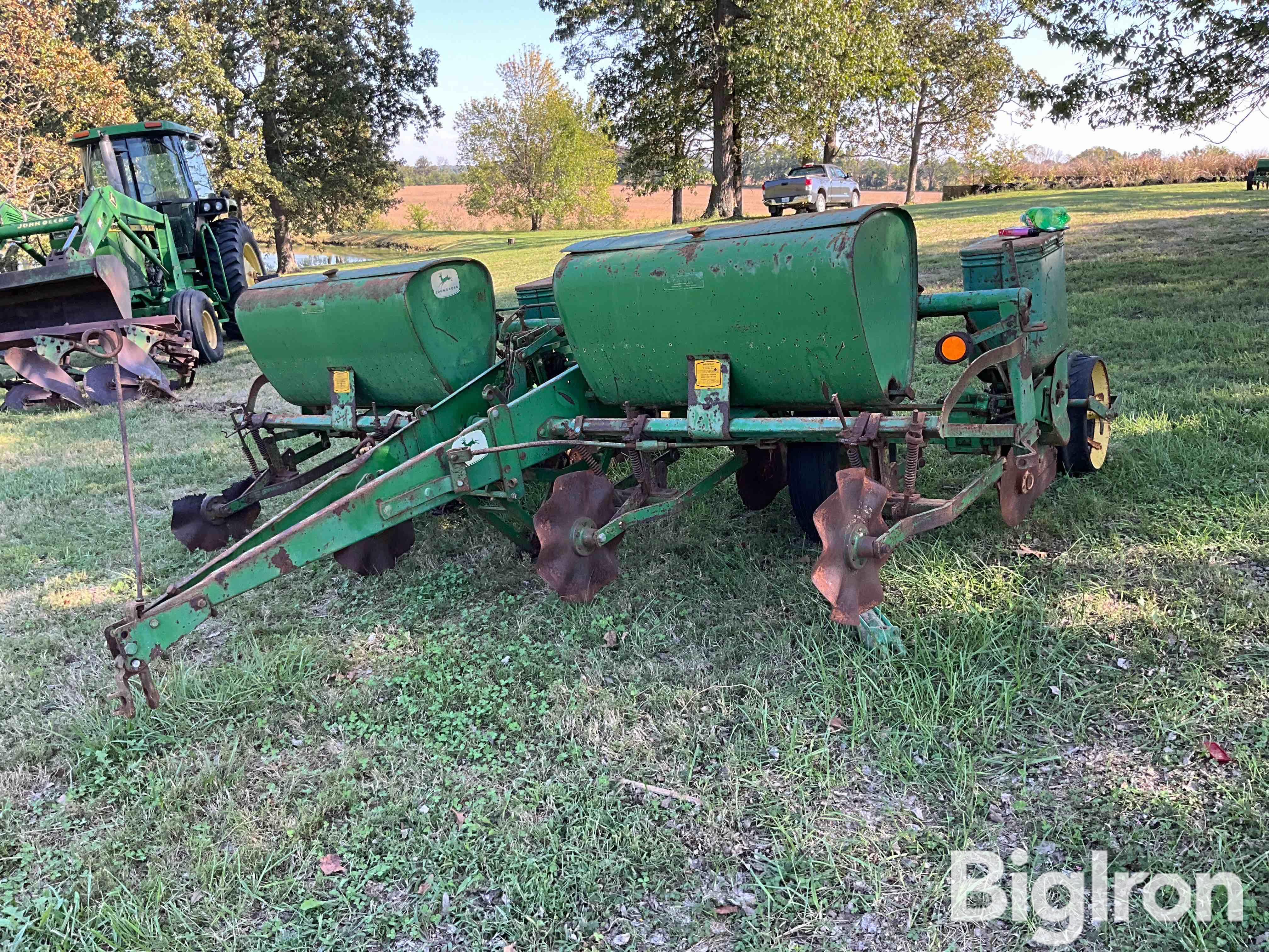 John Deere 1240 4R40" Planter 