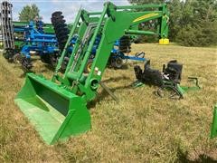 John Deere 843 Loader 