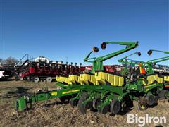 2006 John Deere 1760 Planter 