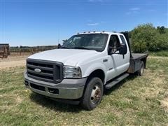 2005 Ford F350XL Super Duty 4x4 Extended Cab Flatbed Pickup 