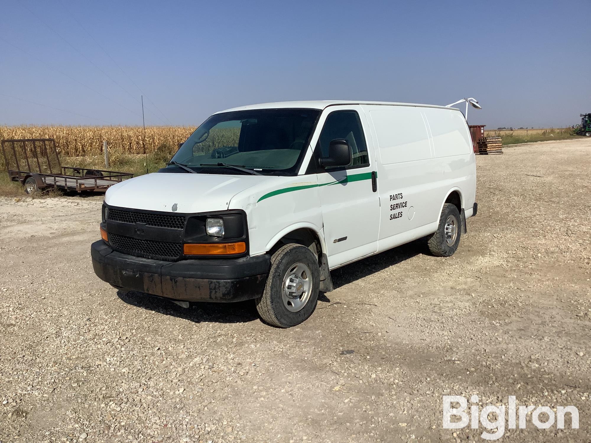 2004 Chevrolet Express 2500 2WD Van 